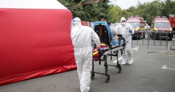 Nhà xác chật kín thi thể ở "điểm nóng" Covid-19 tại châu Âu