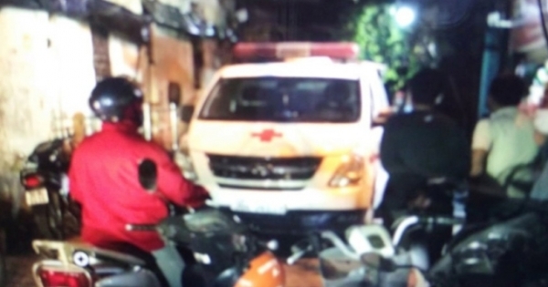 Tạm giữ hình sự nghi phạm đâm hàng xóm tử vong sau khi nói chuyện