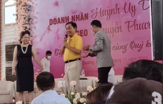 Trong buổi livestream có nhiều youtuber và tiến sĩ luật cùng tham gia.