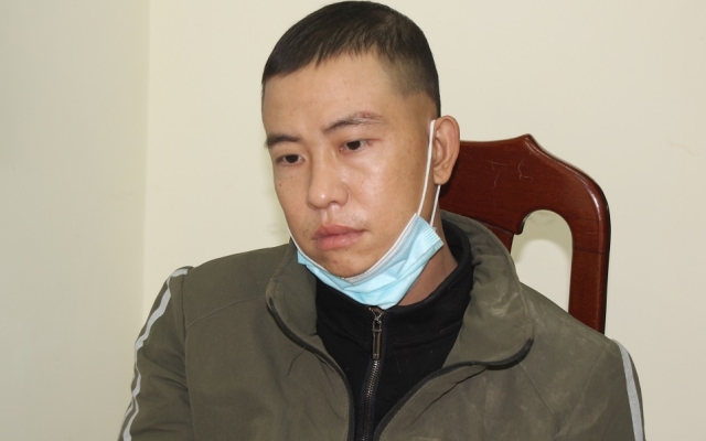 “Người vận chuyển” bị bắt cùng “gói hàng đặc biệt” 12 bánh heroin