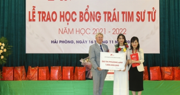 Hải Phòng: Nữ sinh Làng SOS nhận học bổng trị giá một tỷ đồng