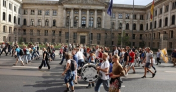 Luật và quyền giữa thời dịch bệnh