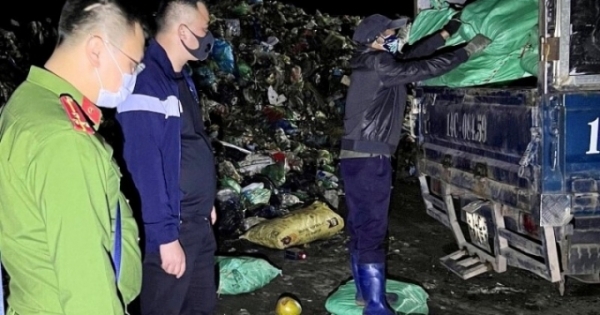 Quảng Ninh: Tiêu hủy hơn 4 tấn chân gà không rõ nguồn gốc