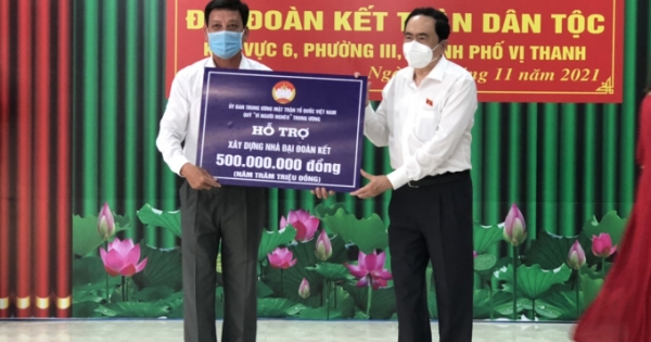 Phó Chủ tịch Thường trực Quốc hội Trần Thanh Mẫn dự ngày hội “Đại đoàn kết dân tộc” tại tỉnh Hậu Giang