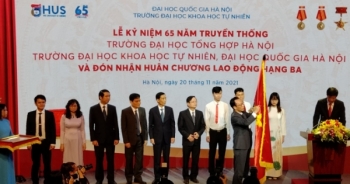 Trường Đại học Khoa học Tự nhiên đón nhận Huân chương Lao động hạng Ba