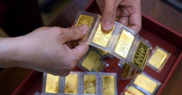 Tạm giữ hình sự nam thanh niên sử dụng tiền âm phủ vờ mua vàng để cướp