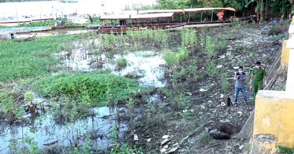 Bé gái bị người tình của mẹ sát hại rồi đào hố chôn dưới mé sông