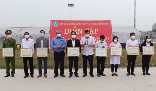 Các tập thể, cá nhân đạt thi tích tốt được khen thưởng trong buổi diễn tập