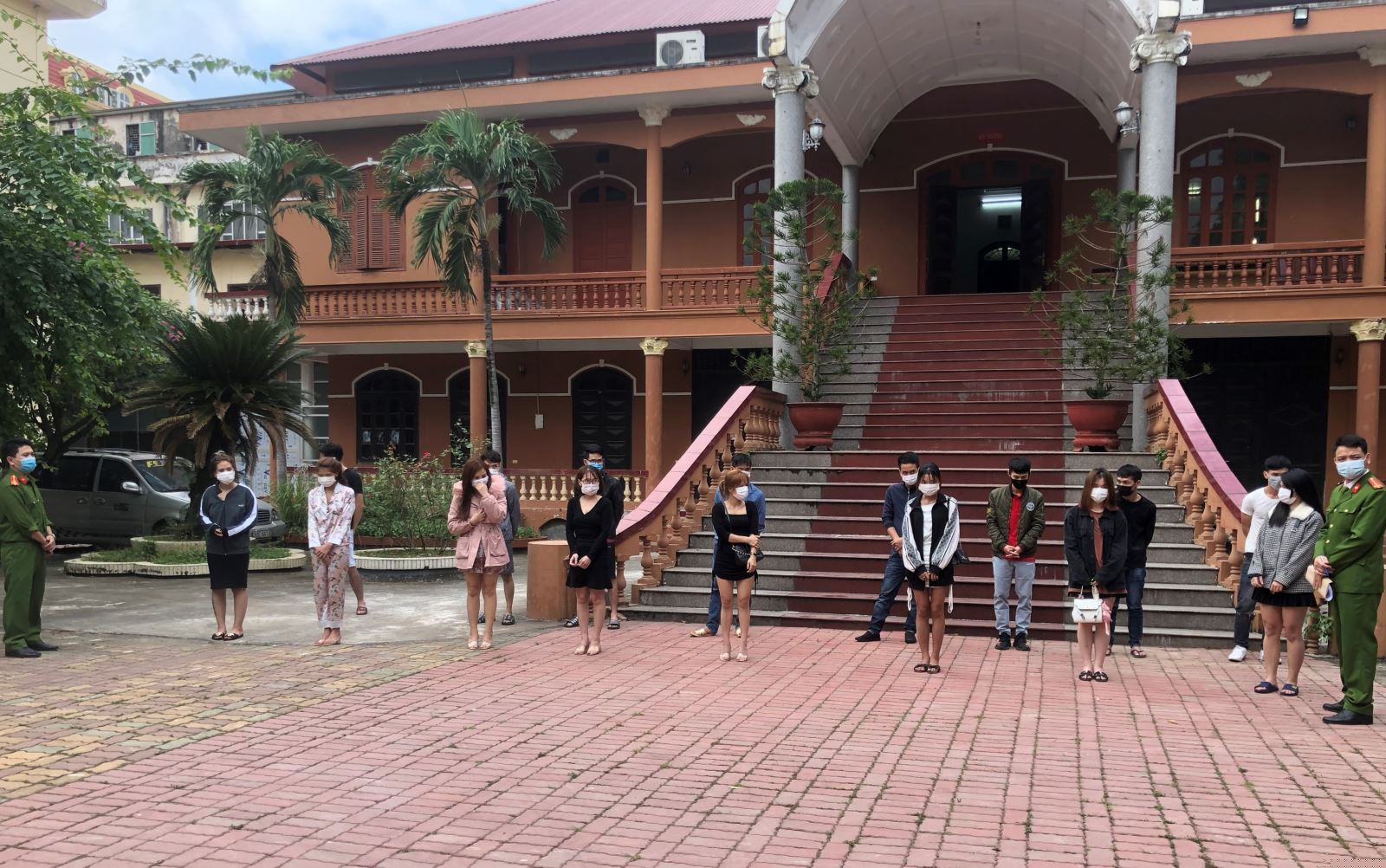 Các đối tượng tại trụ sở Công an thành phố Hưng Yên