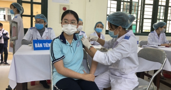 Số ca F0 tăng vọt, Hải Phòng “tăng tốc” tiêm vaccine cho học sinh