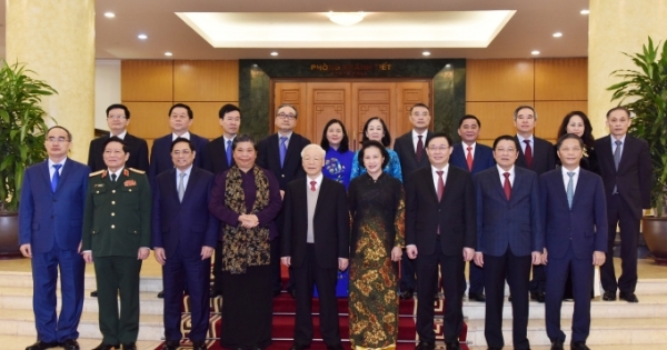 Tổng Bí thư trao Quyết định nghỉ chế độ cho 6 Ủy viên Bộ Chính trị khóa XII không tái cử khóa XIII