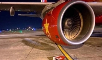 Hai máy bay va chạm tại Nội Bài, phi công bị tịch thu bằng lái