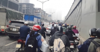 Điểm “nóng” ùn tắc Ngã Tư Sở chưa hạ nhiệt