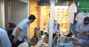 Phát hiện số lượng lớn hàng giả tại trung tâm thương mại Sài Gòn Square