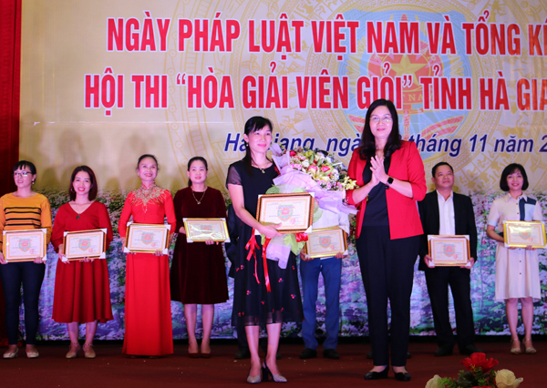 images1450526_2_._Pho_Chu_tich_UBND_tinh...