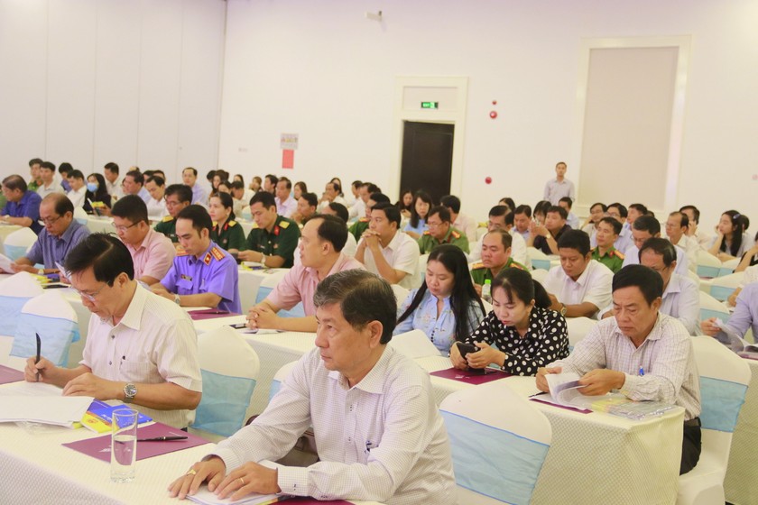 Tổ chức nhiều hội nghị triển khai pháp luật đến cho các bộ và người dân.