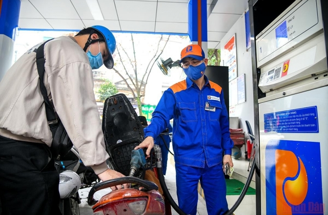 Xăng, dầu có lần tăng giá thứ ba liên tiếp