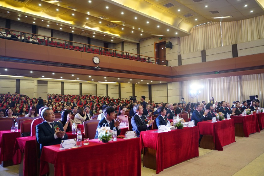 Đại học Luật H&agrave; Nội: Tiếp tục khẳng định vị thế v&agrave; vai tr&ograve; dẫn đầu trong lĩnh vực đ&agrave;o tạo luật ảnh 1