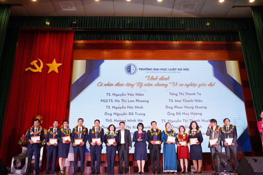 Đại học Luật H&agrave; Nội: Tiếp tục khẳng định vị thế v&agrave; vai tr&ograve; dẫn đầu trong lĩnh vực đ&agrave;o tạo luật ảnh 7