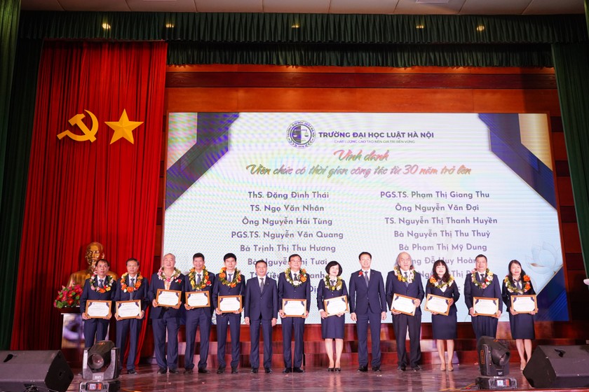 Đại học Luật H&agrave; Nội: Tiếp tục khẳng định vị thế v&agrave; vai tr&ograve; dẫn đầu trong lĩnh vực đ&agrave;o tạo luật ảnh 14