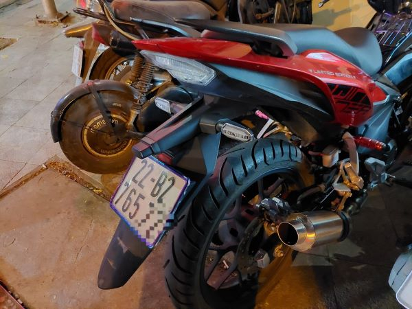 Xe máy BKS: 22B2 - 765.xx độ pô.