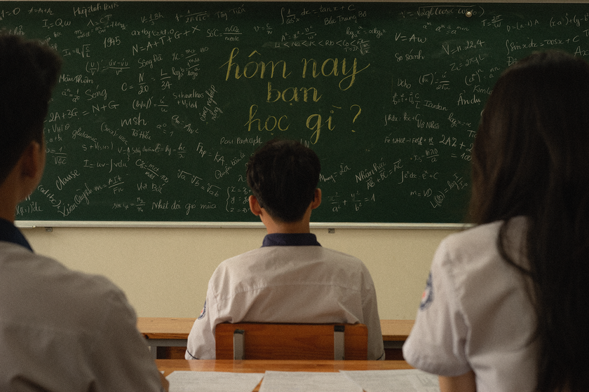 Áp lực học hành dễ hủy hoại tinh thần con trẻ. (Ảnh minh họa)