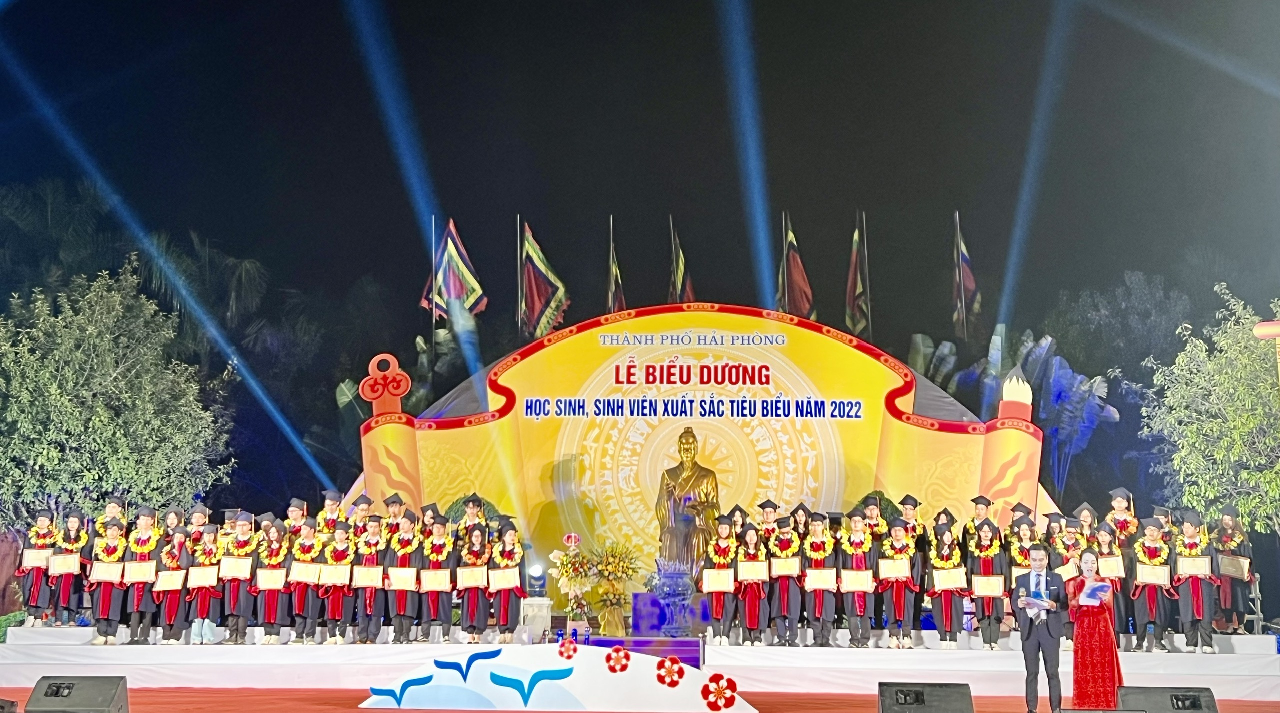 167 học sinh, sinh vi&ecirc;n xuất sắc ti&ecirc;u biểu năm 2022.