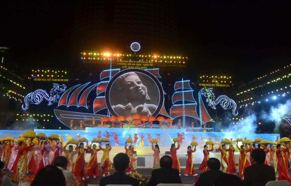 Festival Biển Nha Trang - Khánh Hòa được xem là sự kiện quan trọng trong các hoạt động văn hóa - xã hội của địa phương. (Ảnh: Lễ khai mạc Festival Biển năm 2019)