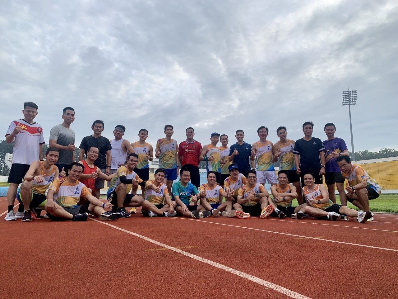 Một buổi tập của nhóm tai sân vận động Động Nai.