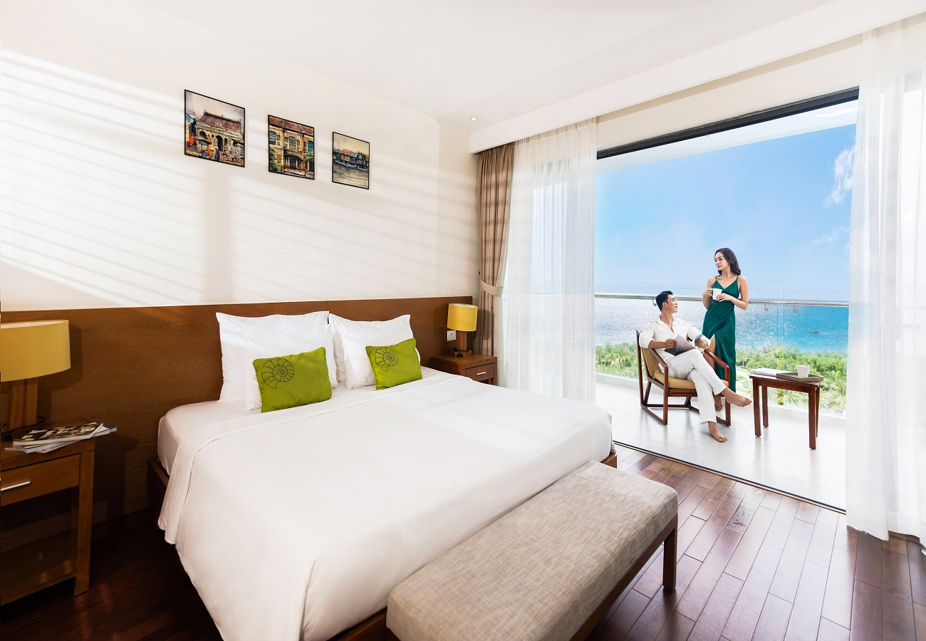 Căn phòng Deluxe view biển tại Cam Ranh Riviera sẽ là nơi thăng hoa cảm xúc cho tình yêu đôi lứa.