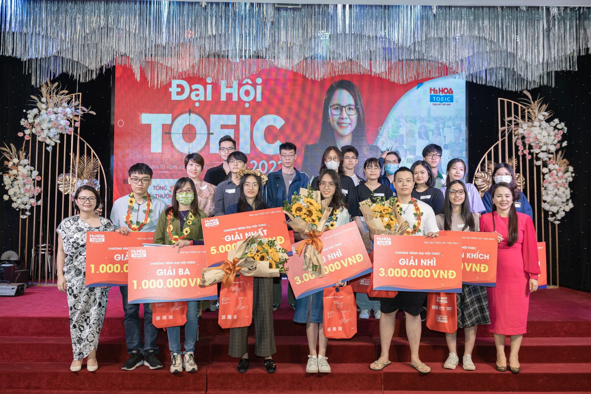 Top 10 thí sinh đạt điểm cao tại Đại hội TOEIC 2022.