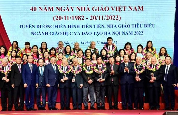 Hà Nội tri ân 40 nhà giáo tiêu biểu Thủ đô giai đoạn 1982-2022.