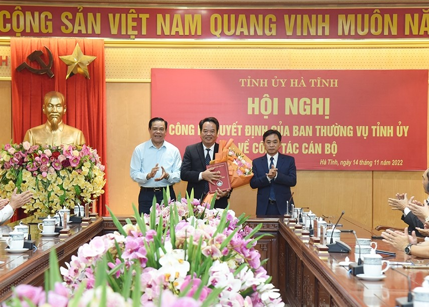 ha-tinh-dieu-dong-bo-nhiem-nhieu-vi-tri-can-bo-chu-chot-212051407