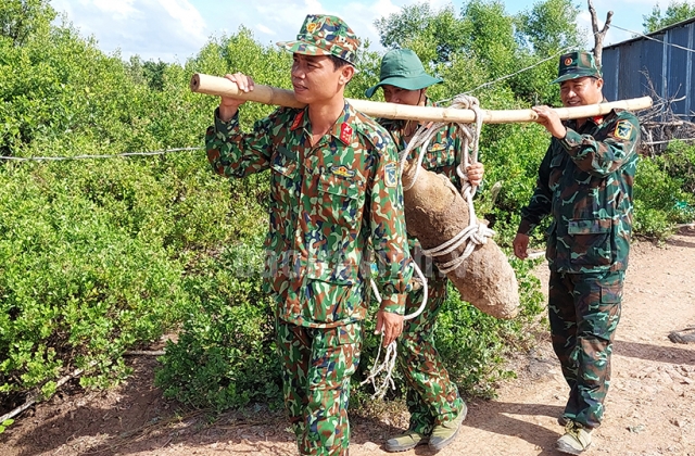 Thu gom, xử lý quả bom 112,5kg còn nguyên ngòi nổ