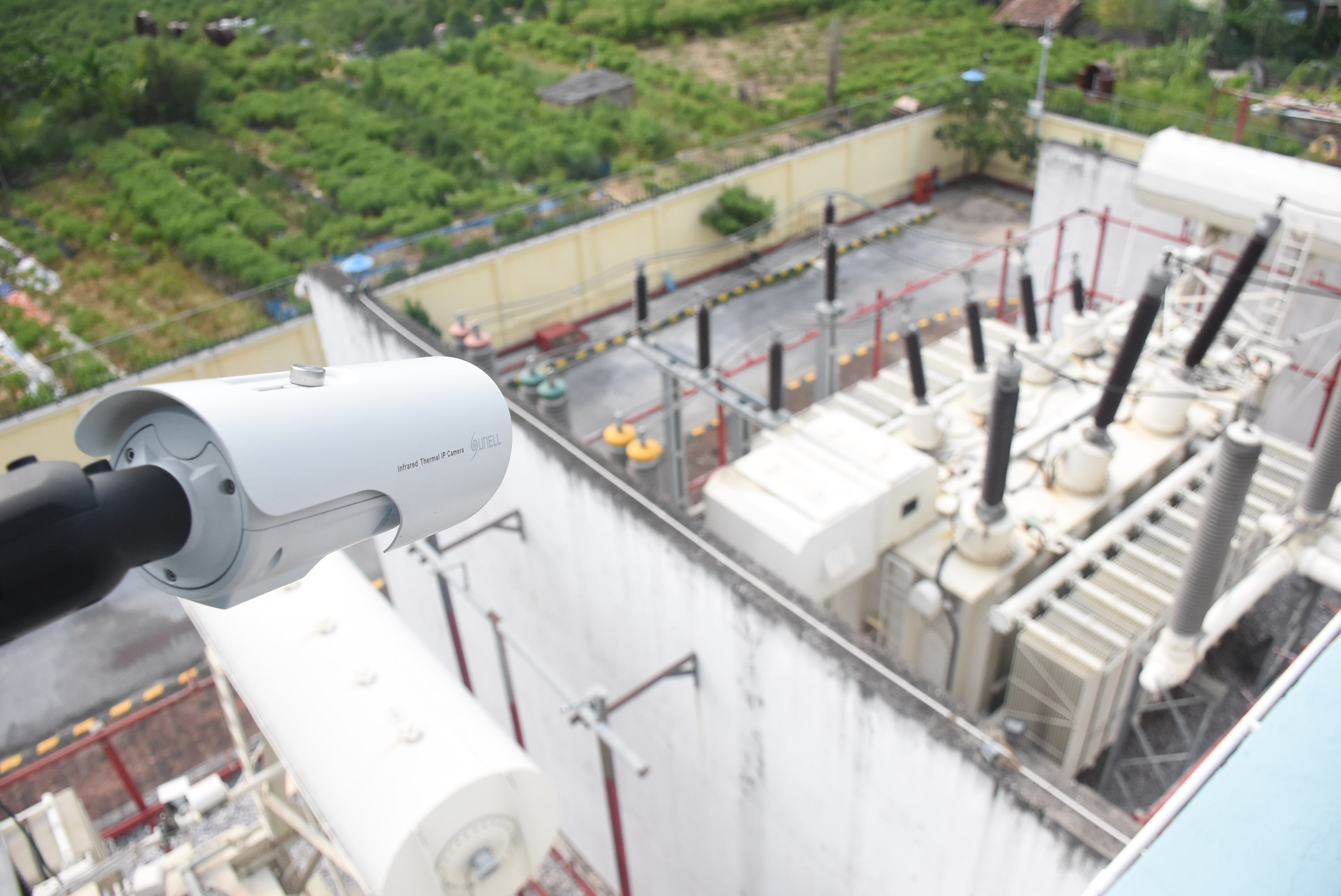 Áp dụng hệ thống giám sát online nhiệt độ tiếp xúc bằng camera nhiệt tại các trạm biến áp