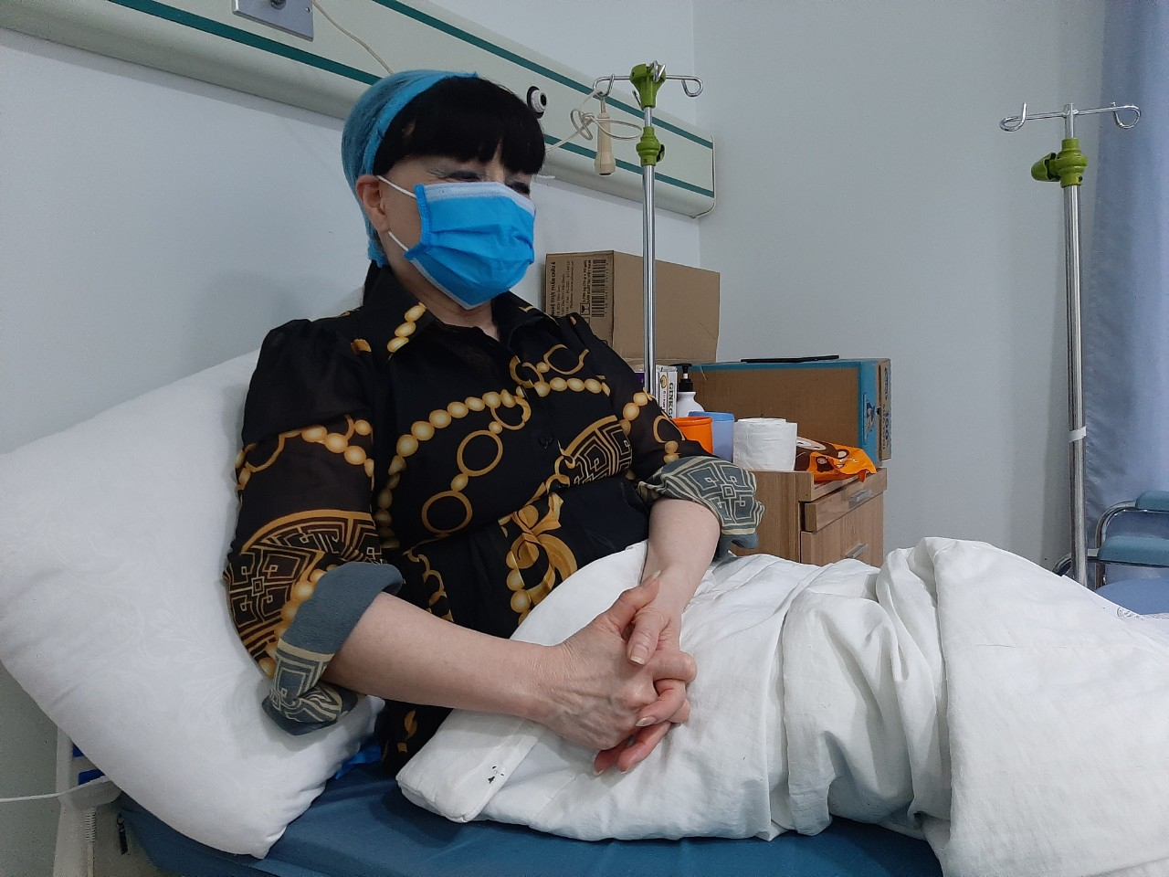 Bà Trần Mai Anh đau đớn kể cho PV nghe về những đau đớn suốt 10 tháng qua.