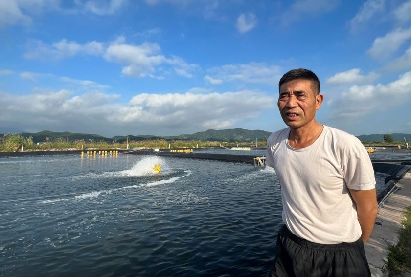 &Ocirc;ng Nguyễn Qu&yacute; Pha trao đổi sự việc.