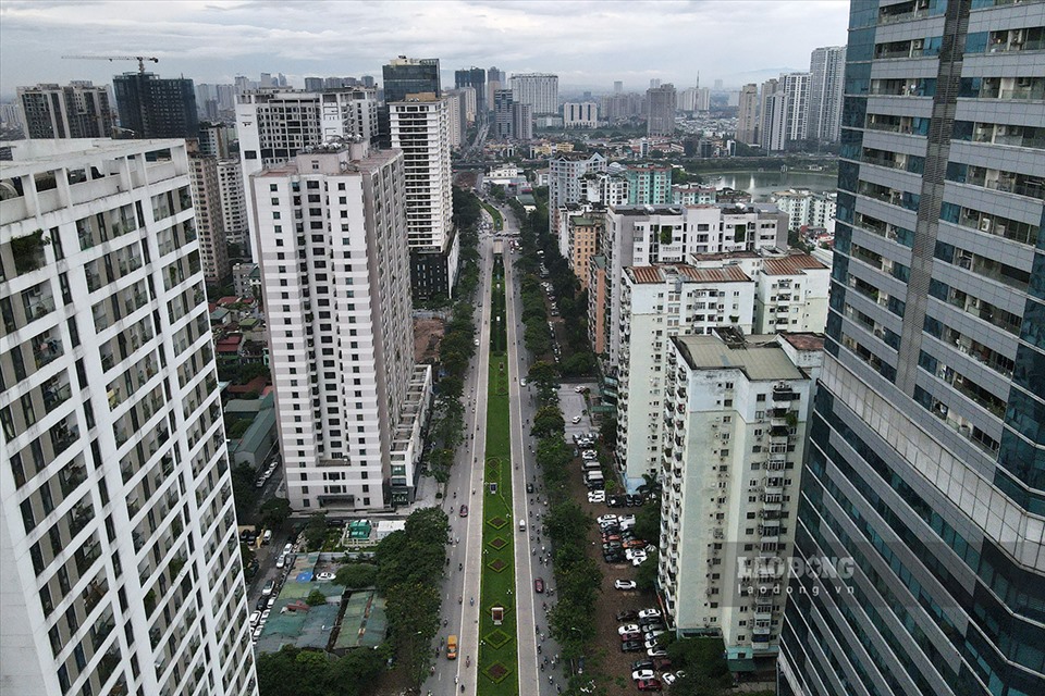 Kết luận của Thanh tra Bộ Xây dựng đã chỉ ra hàng loạt sai phạm trong quy hoạch và điều chỉnh quy hoạch tại tuyến đường huyết mạch Tố Hữu – Lê Văn Lương (Hà Nội). Ảnh: Báo Lao Động