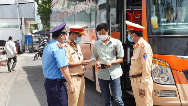 Kiểm tra, xử lý đối với các văn phòng đại diện của đơn vị vận tải, bãi đỗ trông giữ phương tiện, bãi đỗ xe tạm, tự phát trên địa bàn.