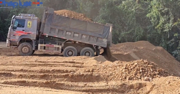 Bắc Kạn: Cần làm rõ việc đơn vị thi công đổ hàng vạn khối đất đá thải trái phép tại xã Ngọc Phái