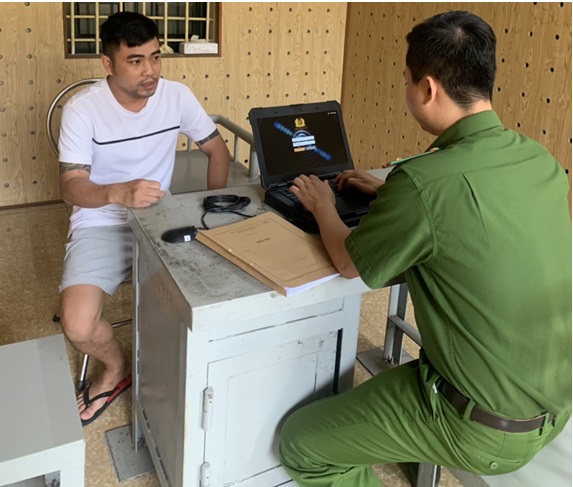 Đối tượng Trần Mạnh Tuấn tại cơ quan Công an