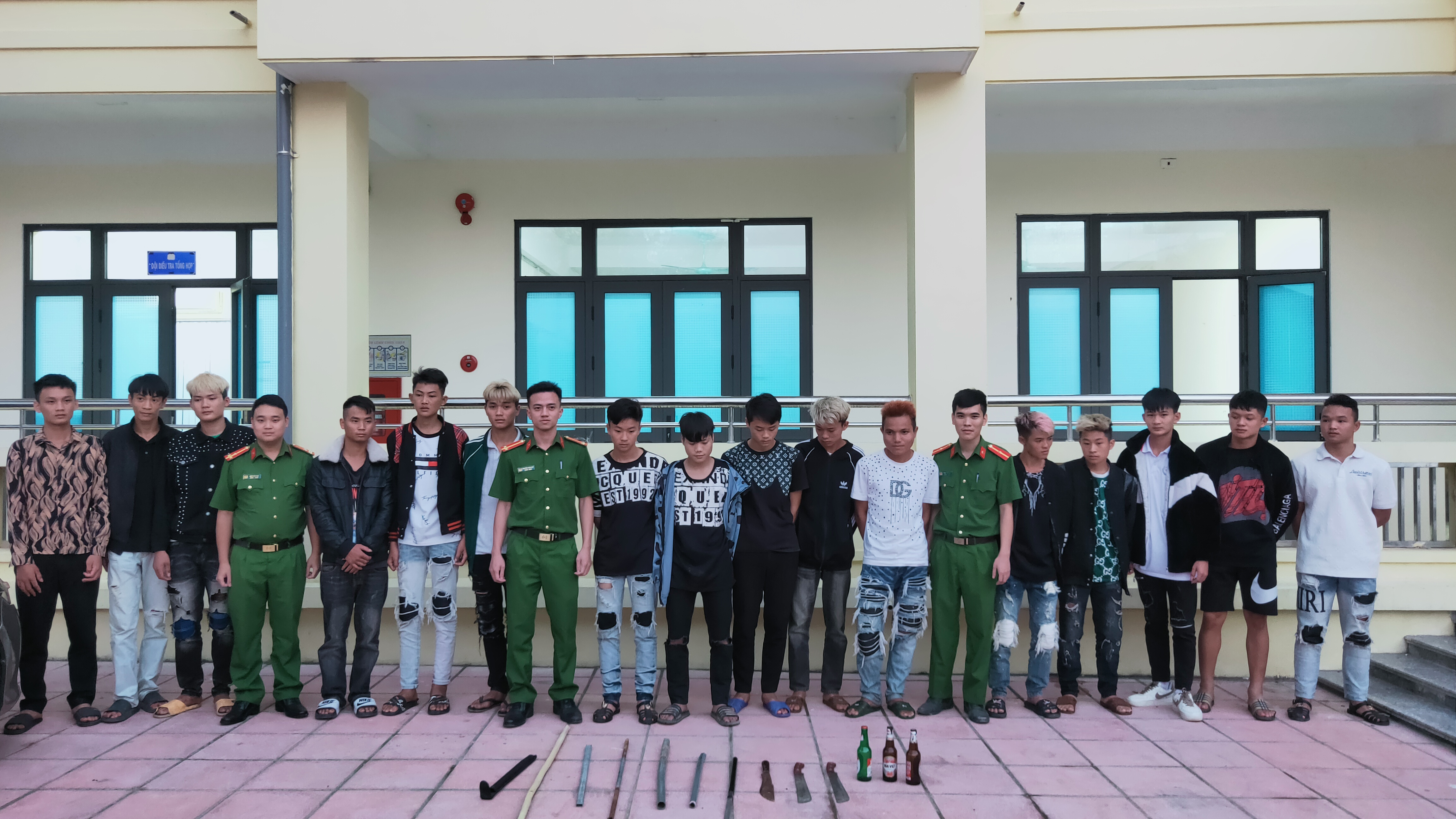 Các đối tượng tại cơ quan Công an.