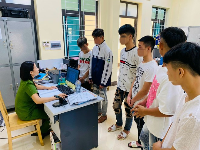 Cơ quan Công an triệu tập các đối tượng có hành vi gây rối trật tự công cộng lên làm việc. Ảnh: ĐVCC