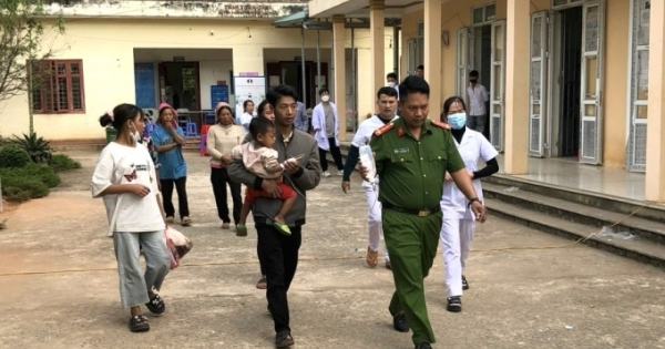 Công an xã vượt hàng chục cây số đưa cháu bé 2 tuổi bị ngộ độc thuốc sâu đi cấp cứu