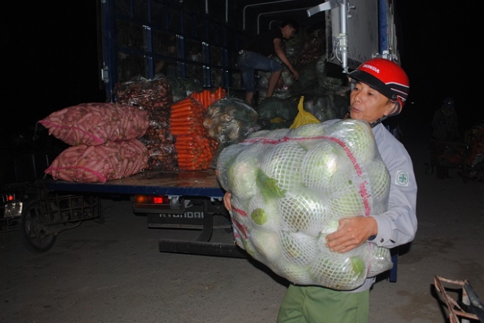 Nhọc nhằn mưu sinh đ&ecirc;m. Ảnh Duy Ngợi