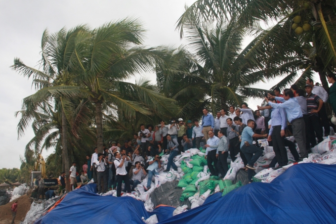 Ph&oacute; Thủ tướng thị s&aacute;t bờ biển Cửa Đại