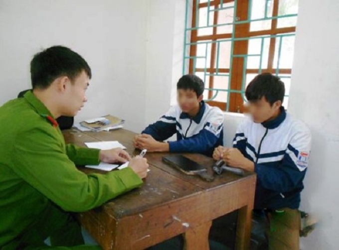 Q v&agrave; A tại cơ quan điều tra (Ảnh C&ocirc;ng an huyện cung cấp)