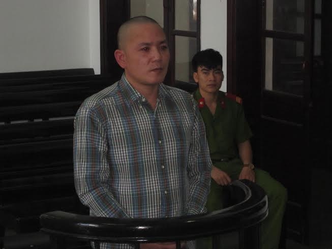 Bị c&aacute;o Nguyễn C&ocirc;ng Trạng trước v&agrave;nh m&oacute;ng ngựa.