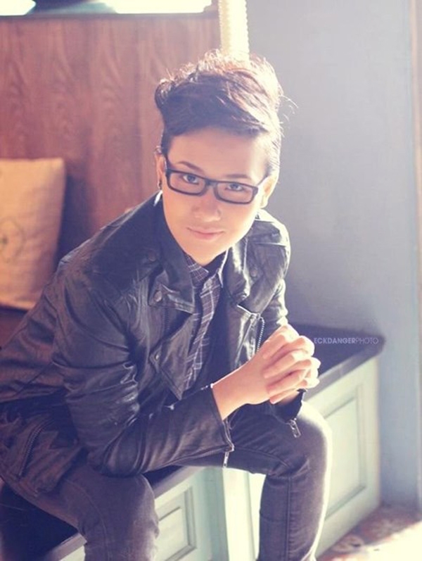 C&ocirc; g&aacute;i 9x n&agrave;y cũng thử sức với vai tr&ograve; ca sĩ nhưng kh&ocirc;ng g&acirc;y được tiếng vang. Ảnh: Internet