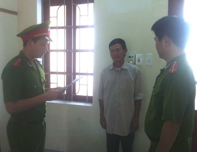 Thực hiện lệnh khởi tố đối tượng